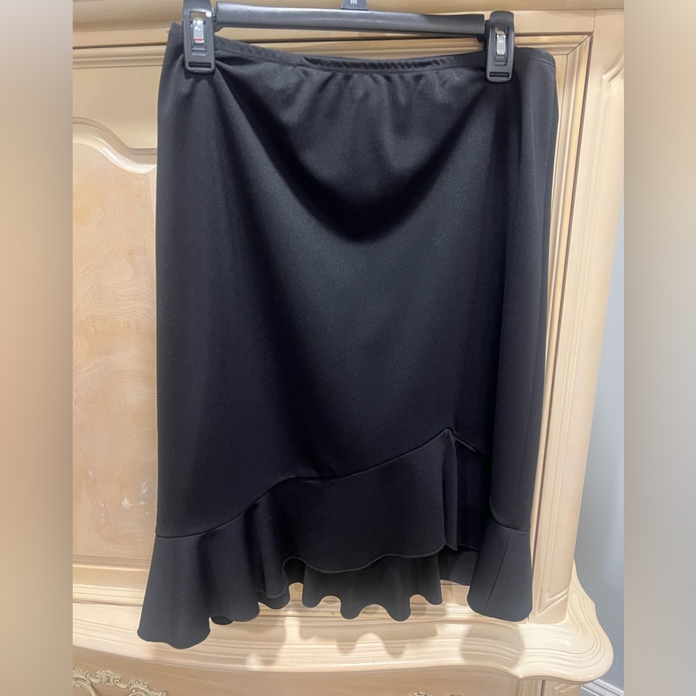 Elegant Black Ruffle Hem Skirt. Never worn
